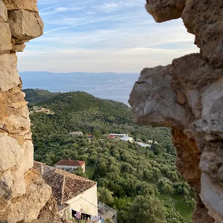 Gkoros House Old Town Himare